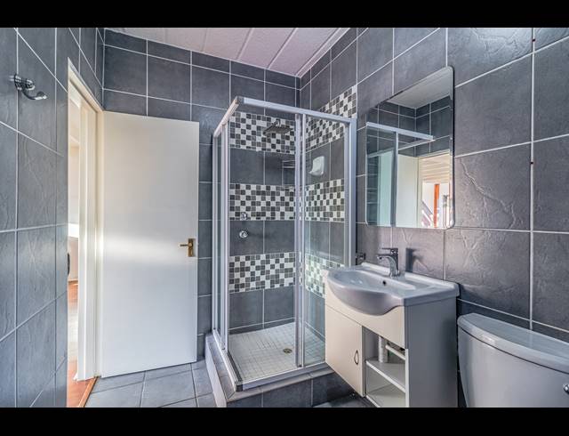 1 BEDROOM SECTIONAL TITLE FOR SALE IN DOUGLASDALE